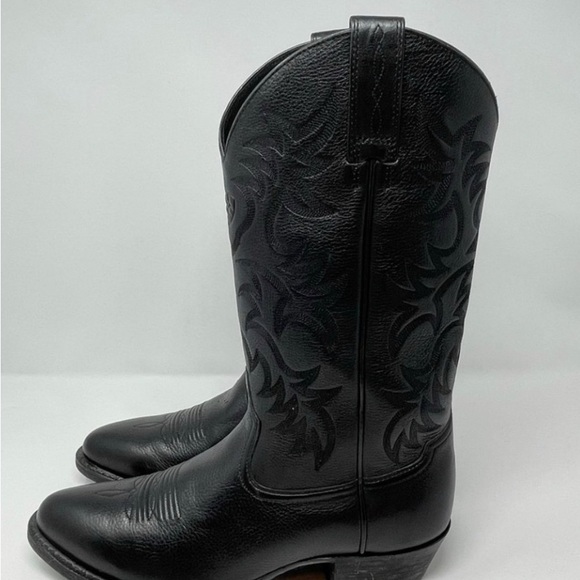 Ariat Mens boots. Round toes . Size 10D. Black leather. New - Picture 3 of 8